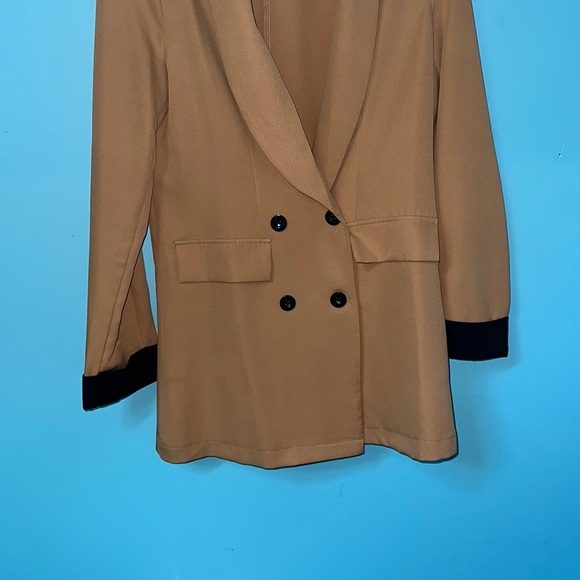 Light Jacket/Blazer - Picture 2 of 5